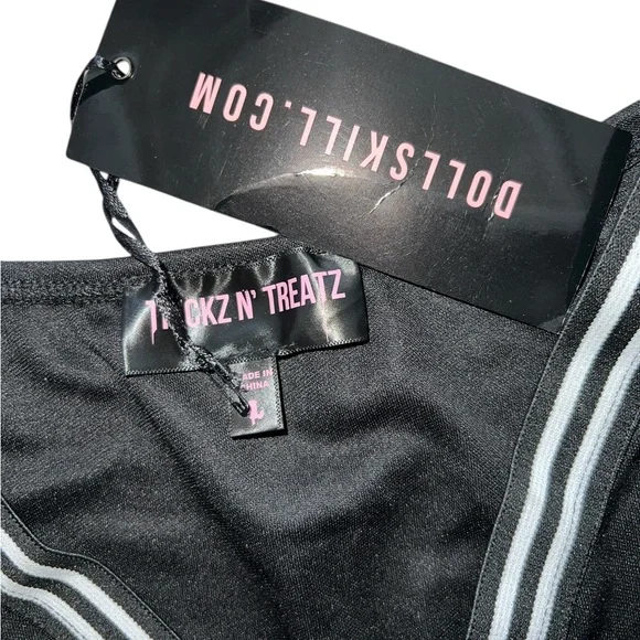 NWT Dolls Kill Black Skull and Crossbones Crop Top - Picture 3 of 3